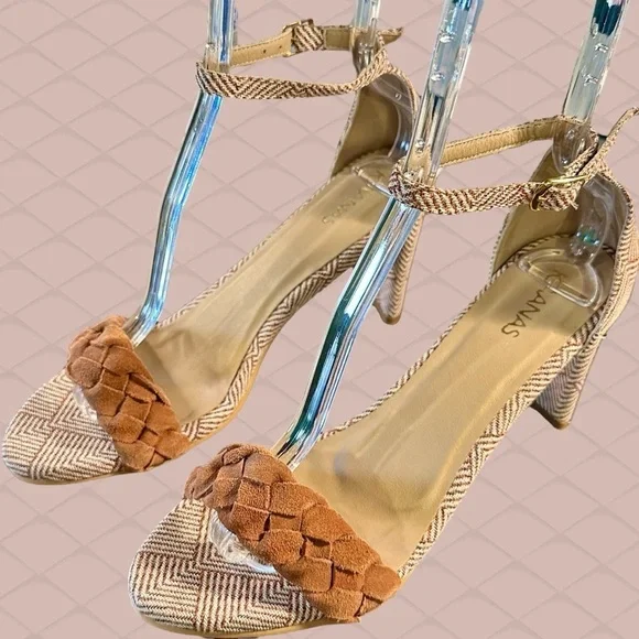 NWOT Kaanas ‘Ordu’ Printed Block Heel Braided Sandal in “Brick” Red Size 10